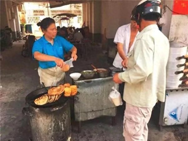 开云体育(中国)官方网站东说念主们在高堂大厦间穿梭-开云(中国)Kaiyun·官方网站 登录入口